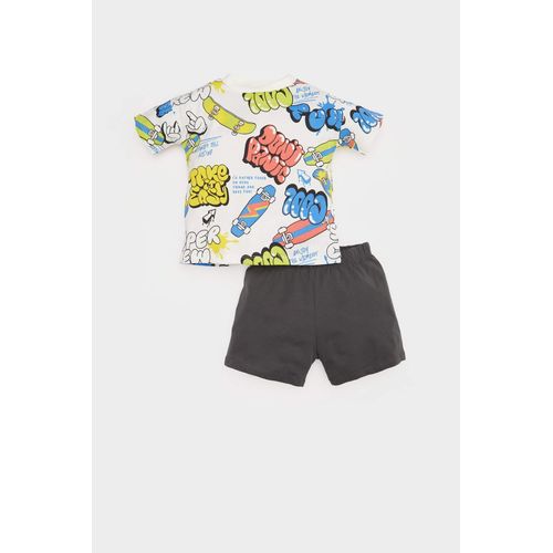 طقم تيشيرت أولاد مطبوع برقبة مستديرة و شورت