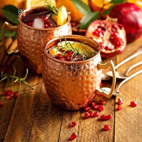 Mug à Eau et Cocktail En Acier Inoxydable et cuivre martelé pour idéale pour toutes les boissons fraîches, pour recevoir, maison, plein air, 550ml.