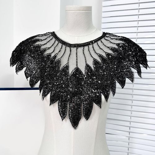 col brodé de maille Noir avec paillettes et perles