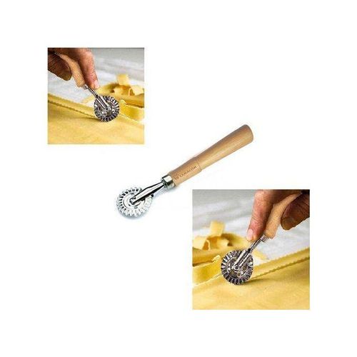 Coupe-pâte et rouleau à ravioli avec bords ondulés, pour des raviolis faits maison comme un chef.