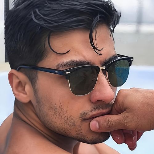 Lunettes de mode style vintage avec décoration de monture en forme de sourcils ovales