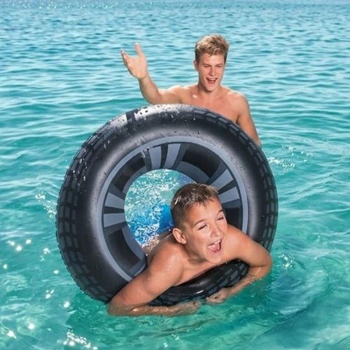Bouée de natation gonflable en forme de pneu pour piscine et plage flotteur circulaire de sécurité pour enfants et adultes idéal pour les activités nautiques estivales les jeux de plein air et la détente sur l eau avec motif de roue réaliste