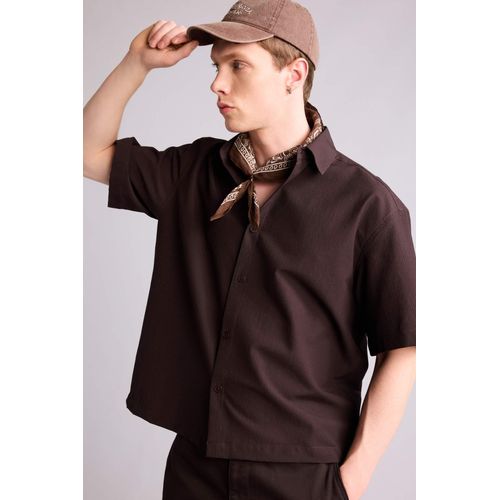 Chemise boxy à col et manches courtes en tissu froissé
