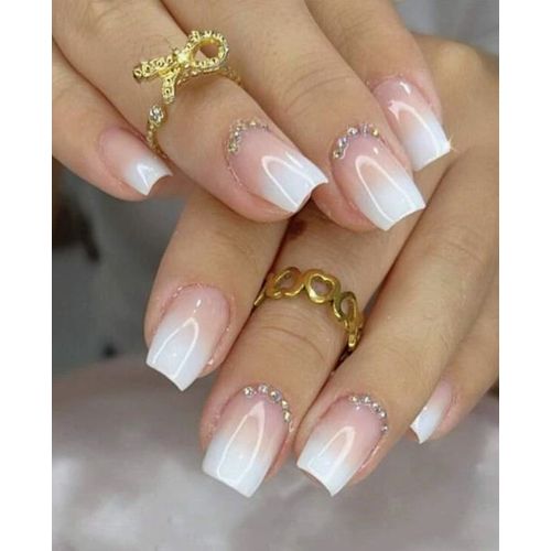 24 قطعة من الأظافر المزيفة القصيرة و 1 مبرد أظافر و 1 شريط فويل