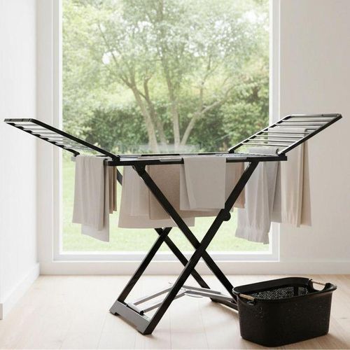 Etendoir en plastique avec panier à linge