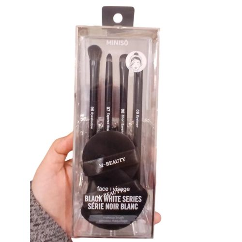 Ensemble 4Pièces Pinceaux De Maquillage pour Visage et Yeux