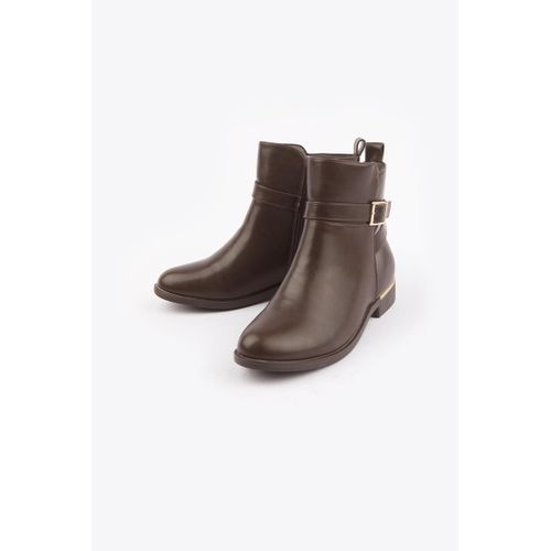 حذاء كاحل بني اللون بإبزيم