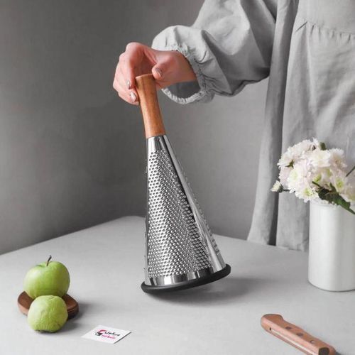 Râpe Manuelle Inox - Design Conique avec Manche en Bois