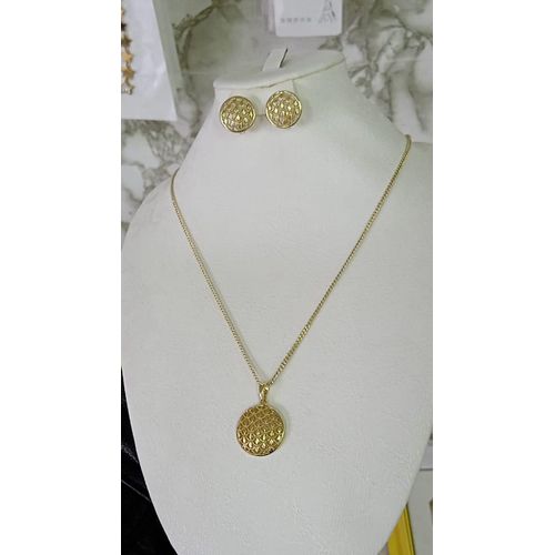 Ensemble Collier et Boucles d’Oreilles en Acier Inoxydable – Design Rond Élégant Doré