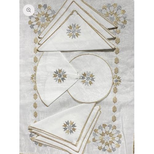 Cache-Plateau Traditionnel Brodé