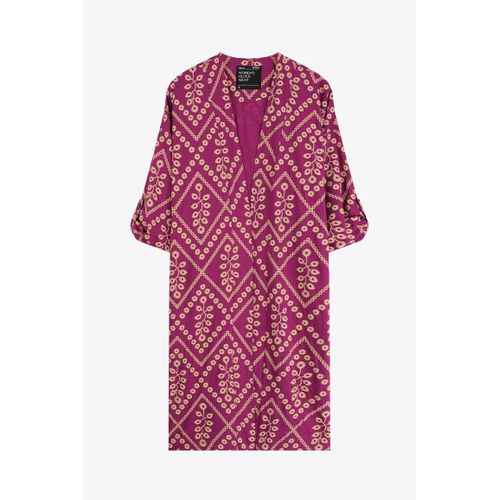 كيمونو مطبوع بنقوش بارزة منفوخة باللون الأرجواني