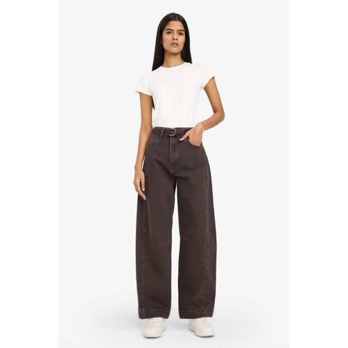 سروال جينز بخصر عالي قصة واسعة