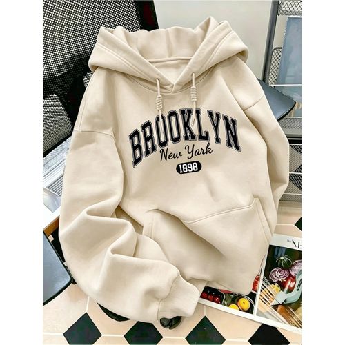 Sweat à capuche tendance automnehiver avec cordon de serrage et imprimé BROOKLYN 1898, style universitaire vintage américain. Doté d'une capuche à cordon de serrage et d'une poche kangourou avant pour un port confortable par temps froid