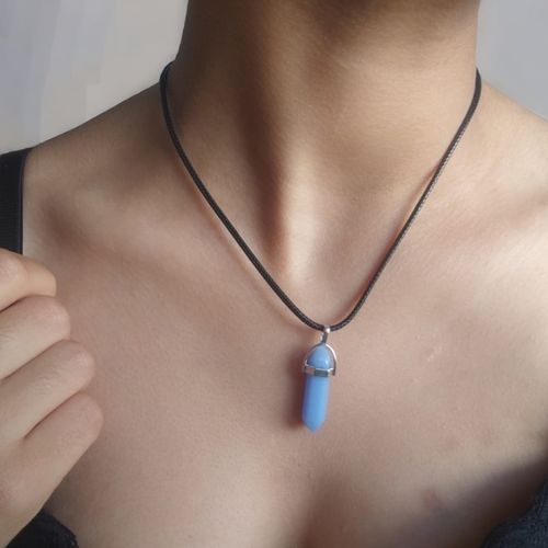 Colliers pendentifs en cristal naturel pour femmes. accessoires simple.