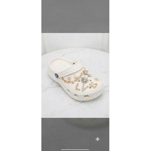 Sabots pour enfant au design élégant, ornés de perles et de cristaux