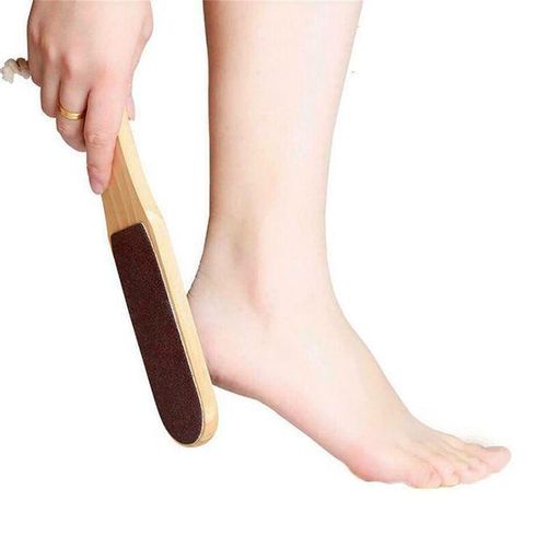Râpe pieds et mains en bois double face – élimine les callosités et peaux mortes