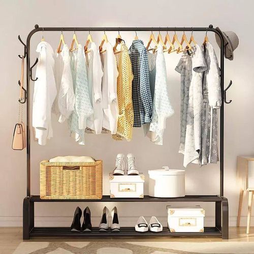 حامل الملابس وكذلك تخزين صناديق. جميل رف تجاري قوي