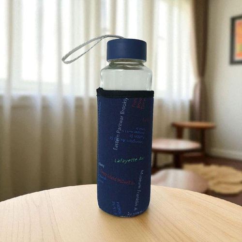 زجاجة مع غلاف حماية عازل