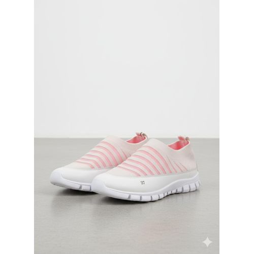 أحذية رياضية بدون أربطة سهلة الارتداء