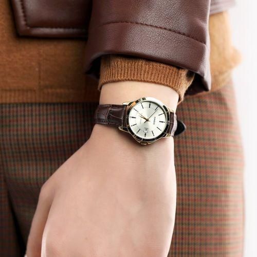 Montre pour femme analogique avec bracelet en cuir LTP-V004GL-9AUDF