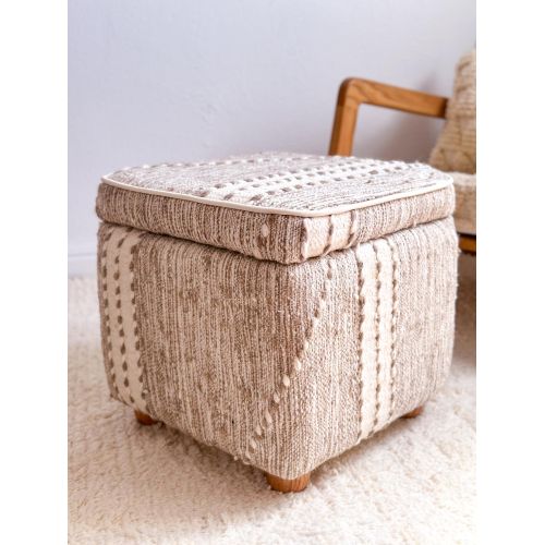 Pouf de Rangement Marocain en Kilim – Pouf Artisanal Rembourré avec Pieds en Chêne Massif