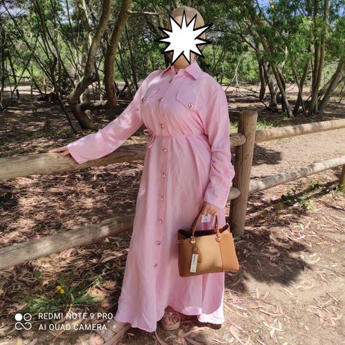 Robe Chemise Longue Rose Poudré – Coupe Modeste Ajustable à la Taille