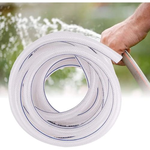 Un rouleau de tuyau d'arrosage renforcé anti vrille 50m 18 mm 3/4
