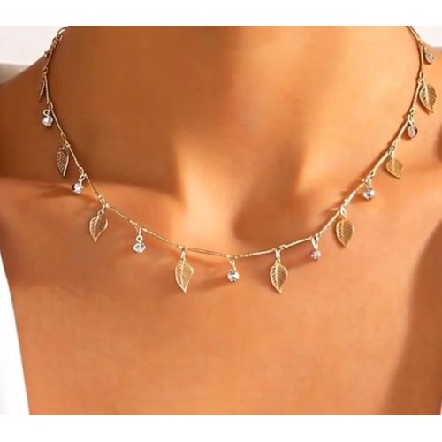 Collier IMOLI Femme Style Automnal – Collier Court Ras-de-Cou avec Pendentif Feuille Orné de Strass – Chaîne Fine Réglable avec Pampille – Bijou Élégant et Minimaliste