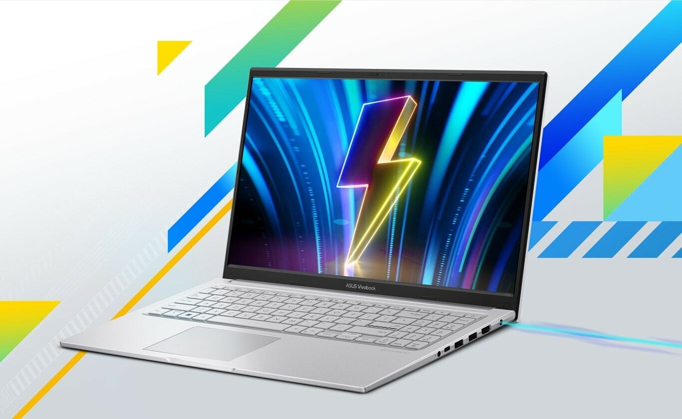 Un Vivobook 15 ouvert avec un éclair sur son écran.