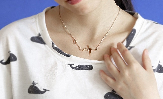 2443752258_813390697