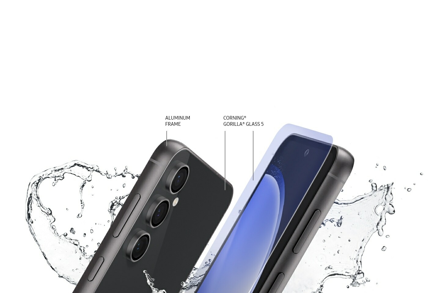 Deux appareils Galaxy S23 FE inclinés l’un à côté de l’autre.  L’un est incliné pour montrer son arrière et…