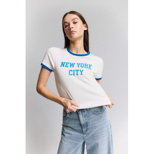 تيشيرت نص كم مطبوع قصة عادية برقبة مستديرة