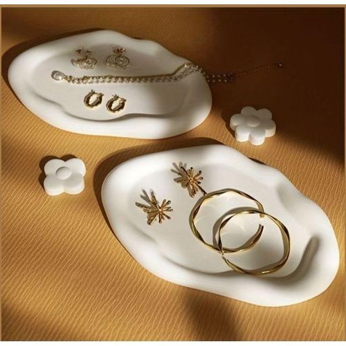 Plateau décoratif en béton artisanal – Forme nuage – Blanc minimaliste