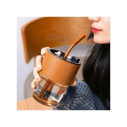 Gobelet en verre avec paille, couvercle et housse en cuir protectrice