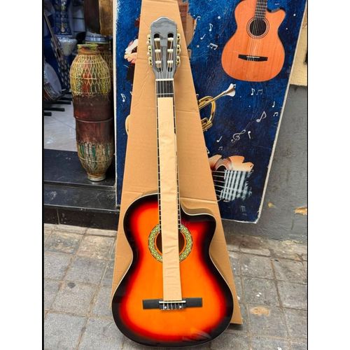 Guitare classique avec pochette et pick