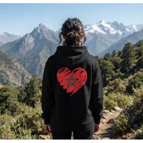 Sweat à capuche noir, 1 pièce uniquement, grand motif graphique en forme de cœur rouge avec détail vert inspiré du Maroc au dos, style sport urbain, casual et streetwear