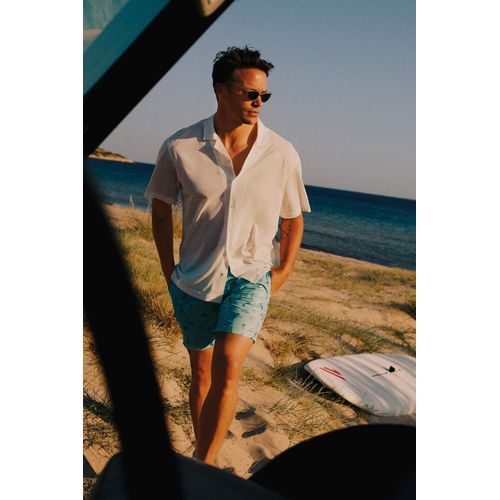 شورت سباحة قصير قصة عادية