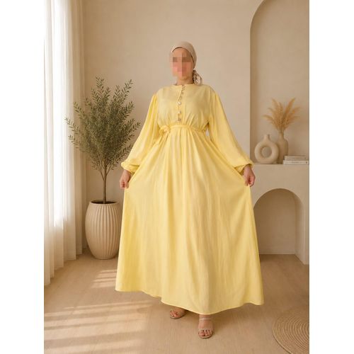 Robe Longue Modeste Jaune Pastel – Coupe Évasée avec Taille Ajustable