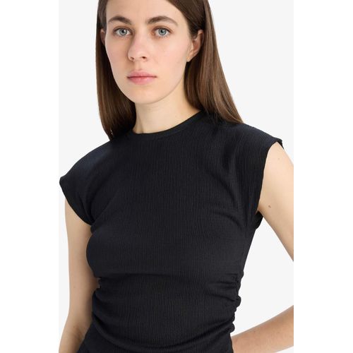 تي شيرت نص كم القماش المنسوج سليم فيت بياقة مستديرة