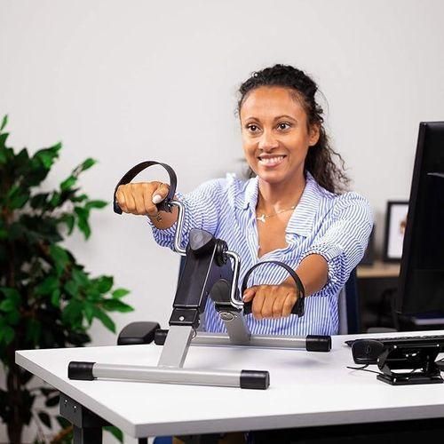 دراجة تمرين صغيرة قابلة للطي مع دواسات ثابتة لتمرين منزلي