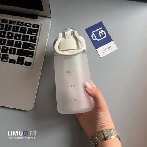 Bouteille légère et résistante avec repères de mesure