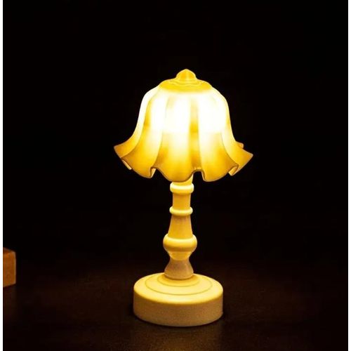 مصباح بجانب السرير بتصميم كلاسيكي لغرفة النوم