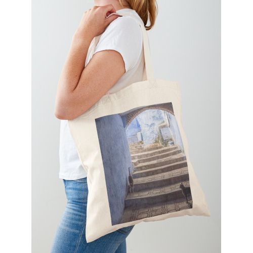 في الصباح الباكر في حقيبة شفشاون الكلاسيكية