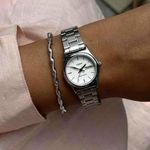 product_image_name-Casio-ساعة كلاسيكية فضية بمينا أبيض مع تاريخ اليوم/الشهر للنساء - مقاومة للماء - LTP-V006D-7B2-4