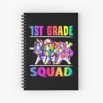 1st Grade Squad Dabbing Licorne Back to School Backpack Girl créée et vendue par WalterBarnett.Spiral Notebook Bloc note