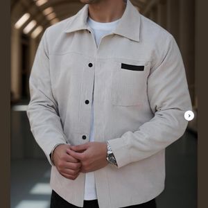 Chemise homme en velours côtelé beige – Élégance et confort premium