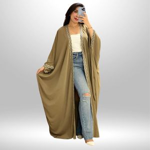 عباية اتجاه ثقافي، أناقة وراحة، نمط تقليدي حديث يومي