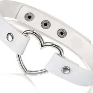 Collier Punk Gothique en Cuir PU avec motif cœur, Style Sombre et Personnalisé, idéal pour les soirées 
