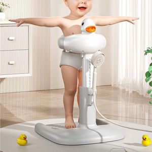 Partagez ce produit    Support de douche pour bébé, support de douche réglable avec base antidérapante, aide au bain pour bébé, tour de bain intelligente, support de bain en forme de canard câlin pour nourrissons et tout-petits