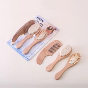 طقم فرشاة ومشط للأطفال من الخشب – عناية لطيفة بالشعر